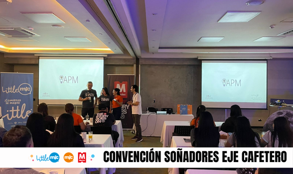 Participantes durante un evento de la comunidad educativa
