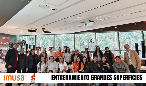 Estudiantes participando en una actividad institucional